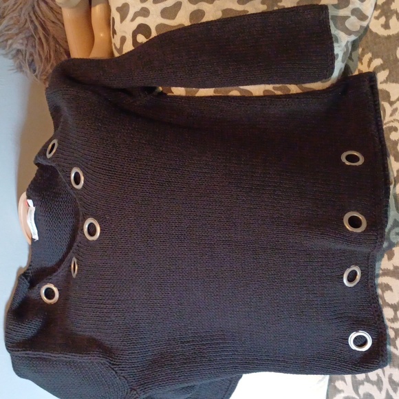 Lulu-B Grommet black knit Vneck sweater L - Picture 13 of 14